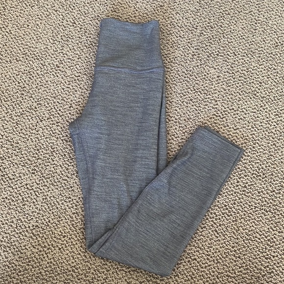 Like new high rise Lululemon leggings - Picture 2 of 6